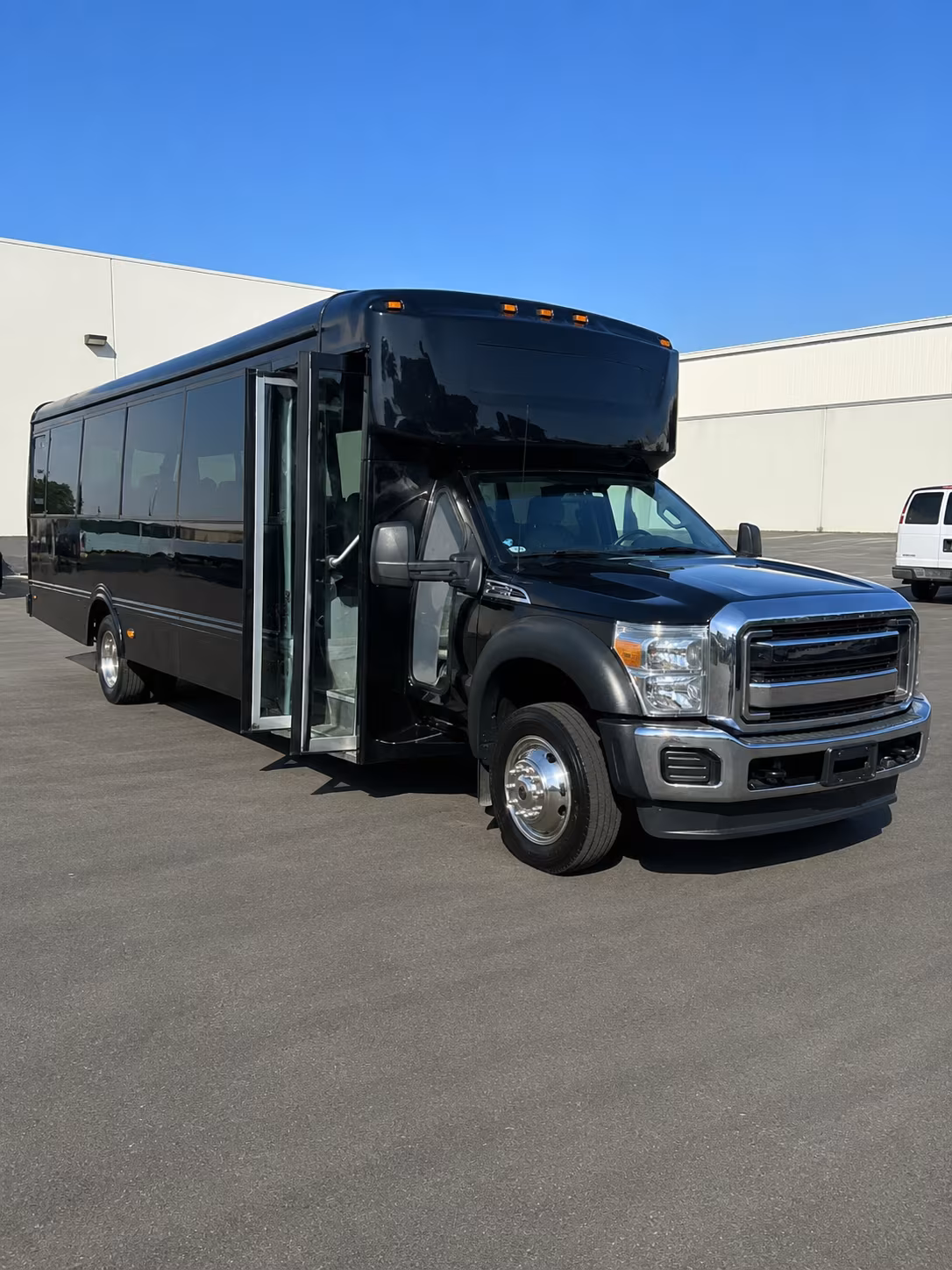 Oxnard Birthday, Sweet 16, & Quinceañera Transportation party bus exterior