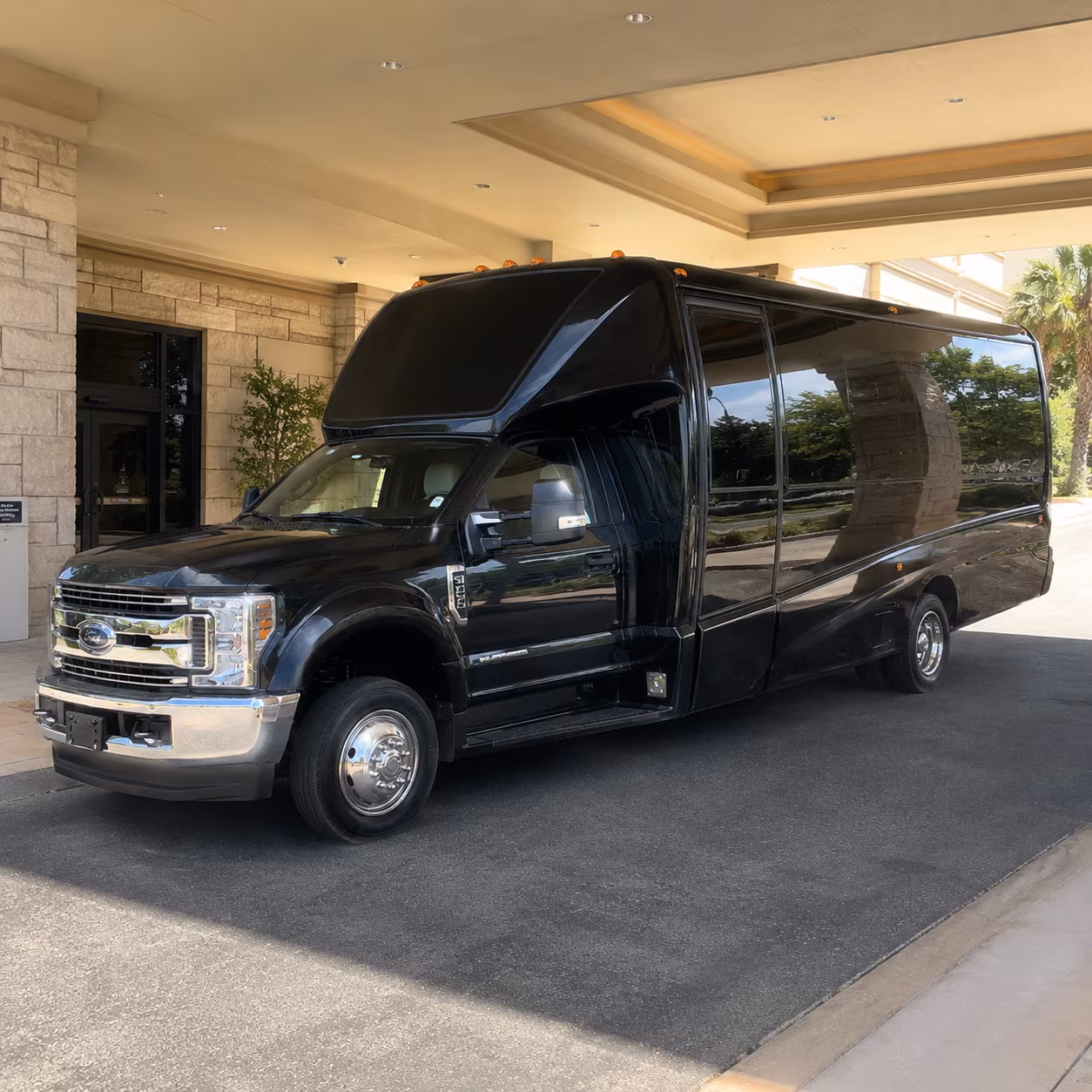 Thousand Oaks Birthday, Sweet 16, & Quinceañera Party Bus Rentals